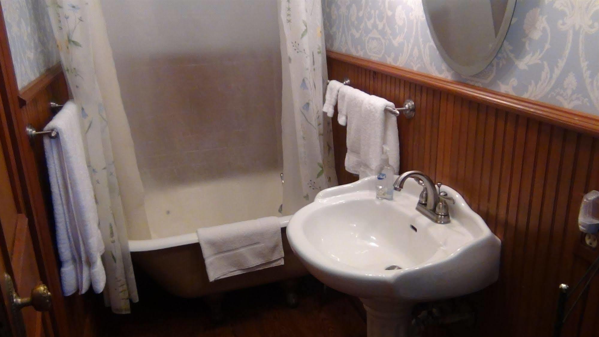 Angel Rose Bed And Breakfast ロックポート エクステリア 写真